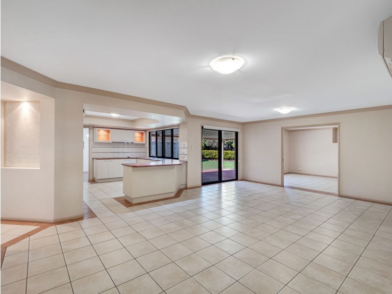 33 The Parkway, Stretton QLD 4116