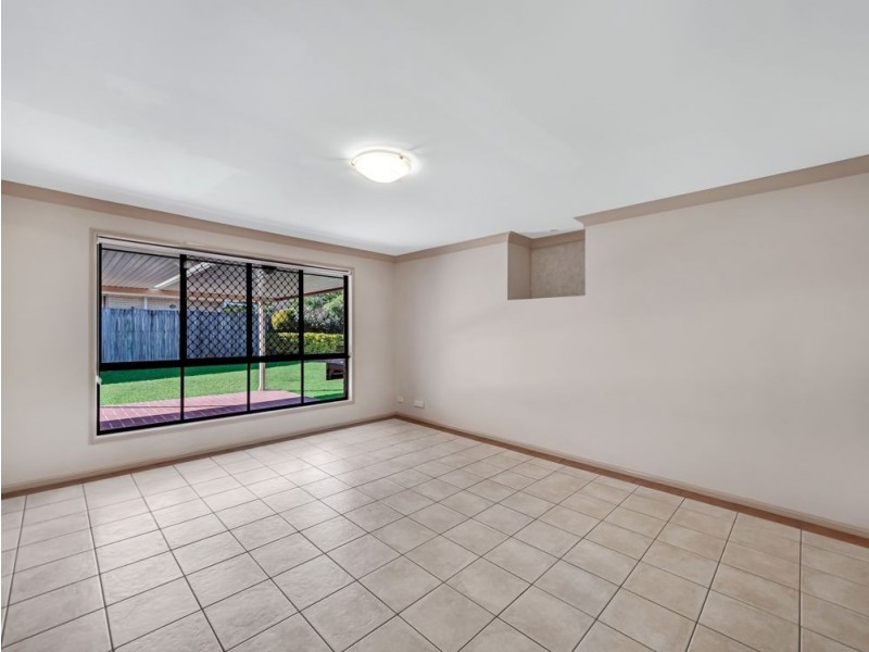 33 The Parkway, Stretton QLD 4116