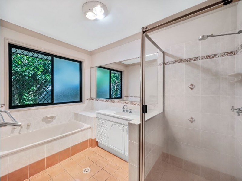 33 The Parkway, Stretton QLD 4116