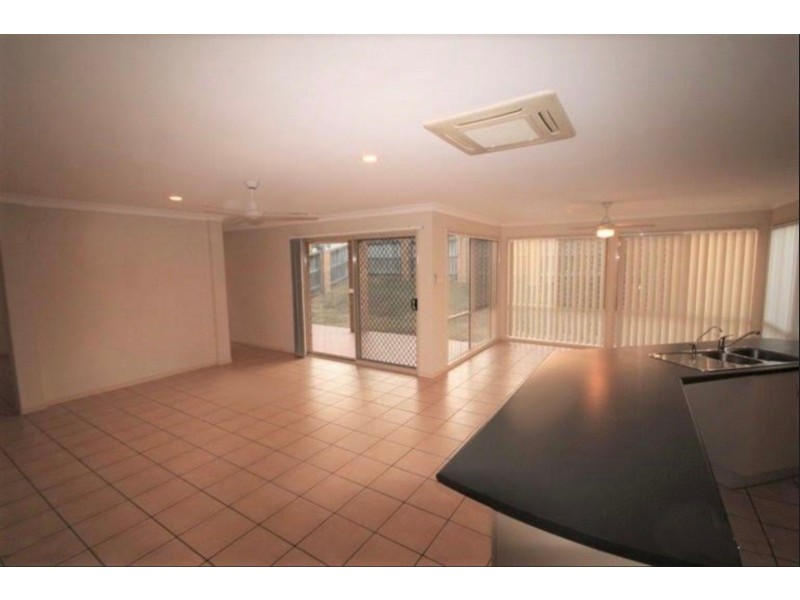 1 Parkside Pl, Forest Lake QLD 4078