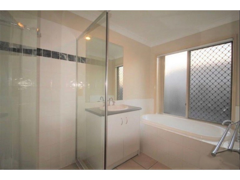 1 Parkside Pl, Forest Lake QLD 4078