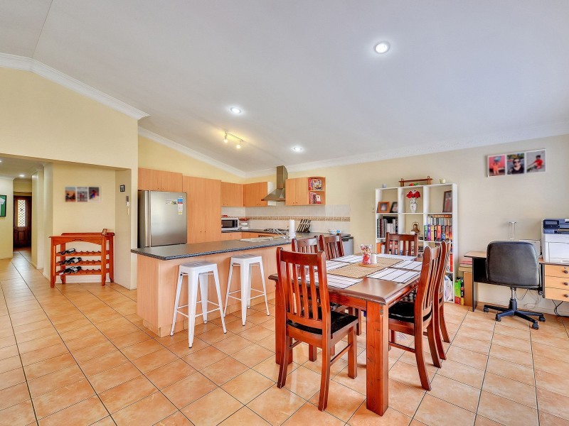 12 Sherwood Pl, Forest Lake QLD 4078