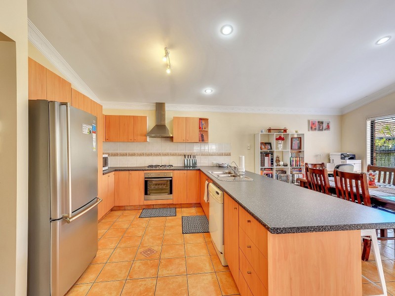 12 Sherwood Pl, Forest Lake QLD 4078
