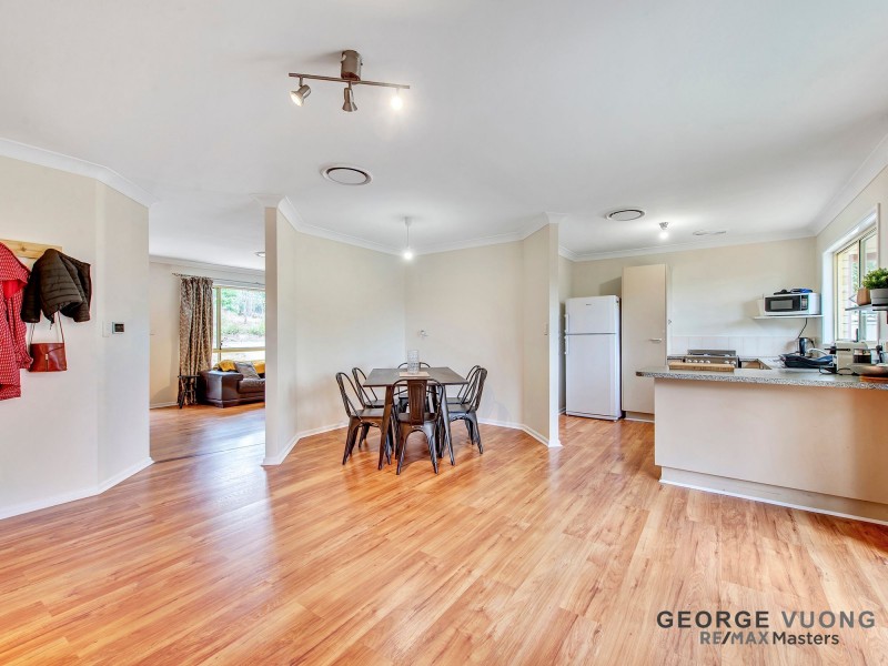28 Pinaster St, Forest Lake QLD 4078