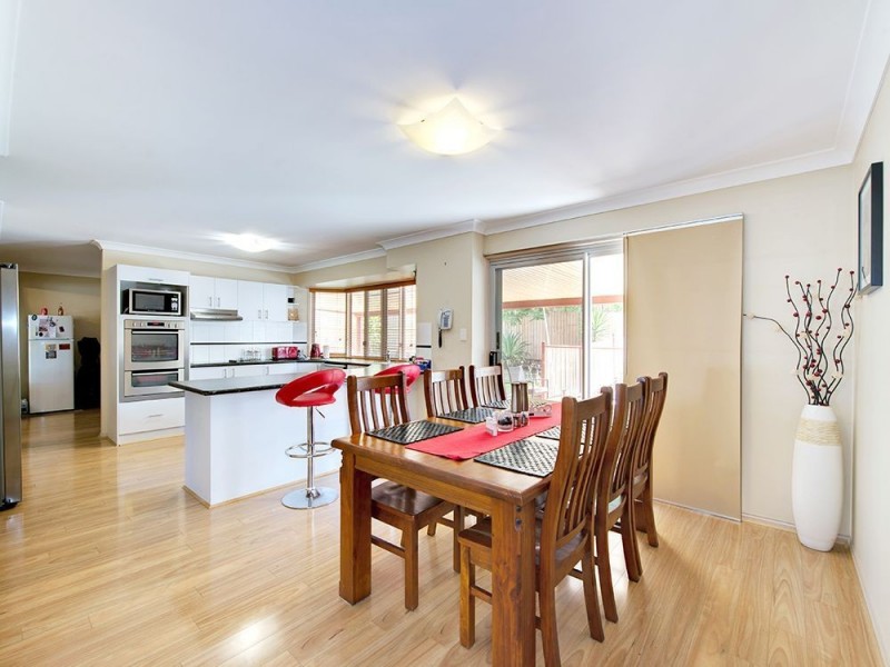 2 Scarlet Pl, Forest Lake QLD 4078