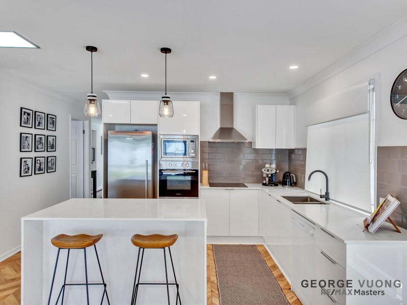 15 Stuart Pl, Forest Lake QLD 4078