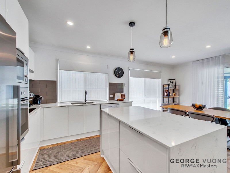 15 Stuart Pl, Forest Lake QLD 4078