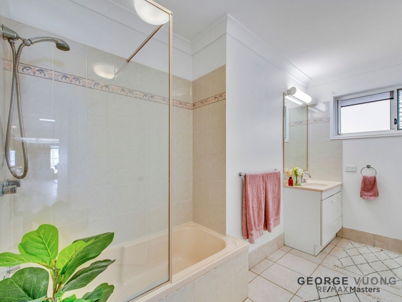 15 Stuart Pl, Forest Lake QLD 4078