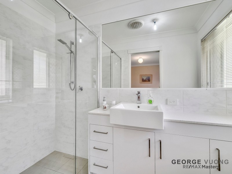 1 Conifer Pl, Forest Lake QLD 4078