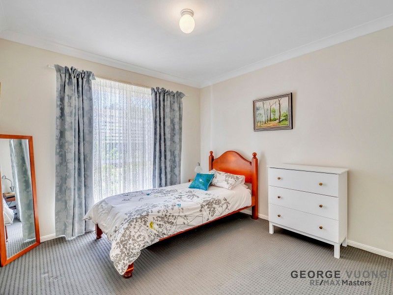 1 Conifer Pl, Forest Lake QLD 4078