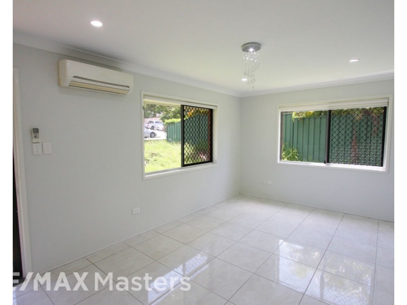 32 Bushmills Ct, Hillcrest QLD 4118
