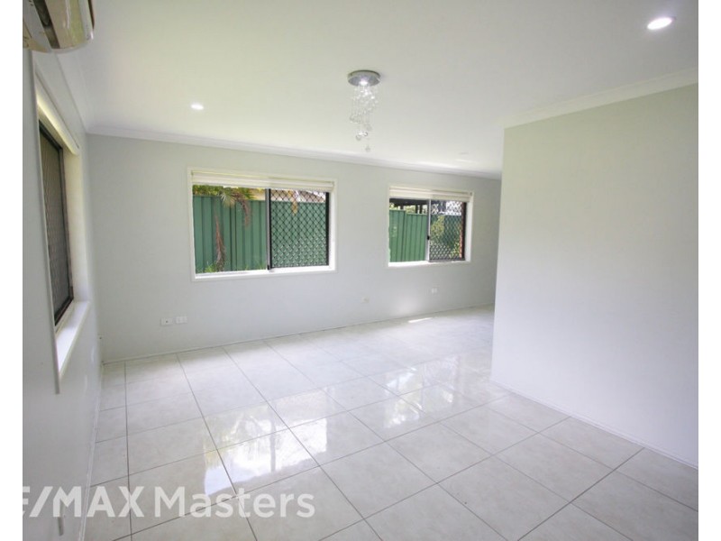 32 Bushmills Ct, Hillcrest QLD 4118