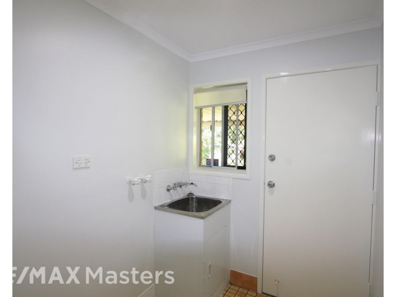 32 Bushmills Ct, Hillcrest QLD 4118