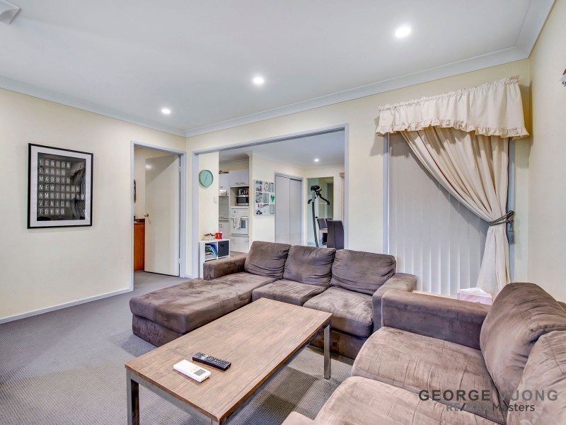 12 Hoop Pl, Forest Lake QLD 4078