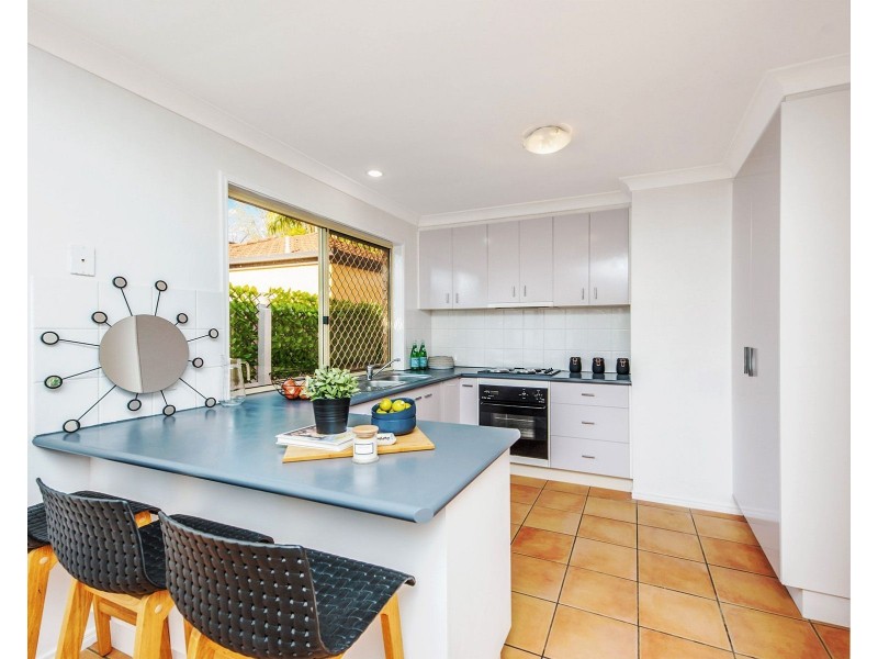 8 Pintail Cr, Forest Lake QLD 4078