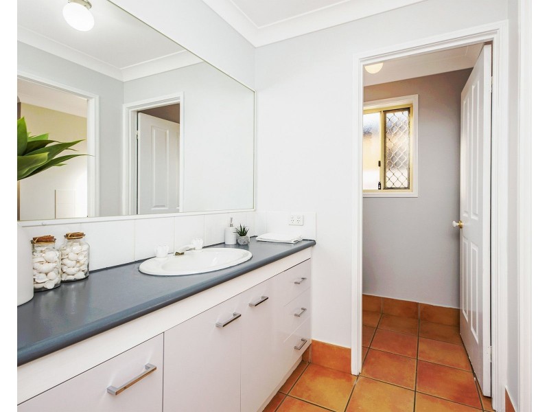 8 Pintail Cr, Forest Lake QLD 4078