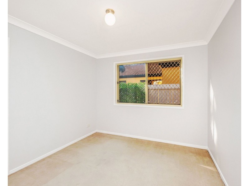 8 Pintail Cr, Forest Lake QLD 4078