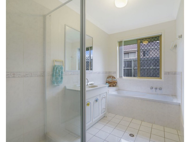 5 Noble Court, Regents Park QLD 4118