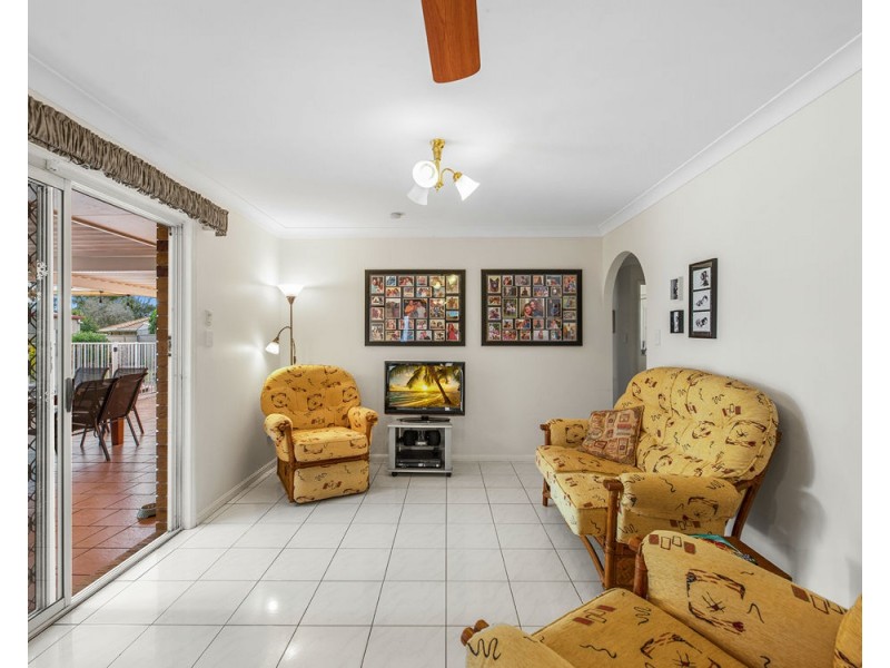 7 Haussman Ct, Meadowbrook QLD 4131