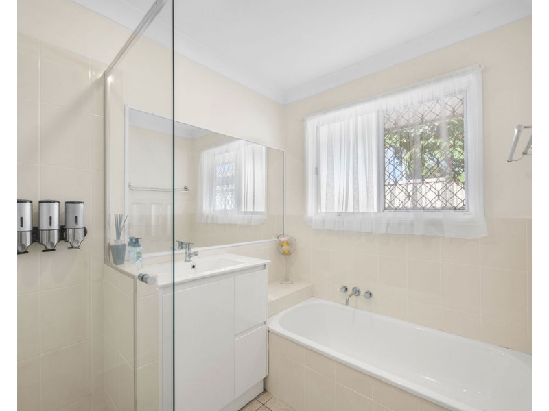 7 Haussman Ct, Meadowbrook QLD 4131