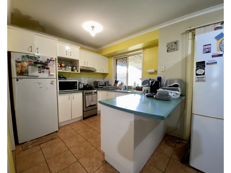 1 Cougers Court, Regents Park QLD 4118