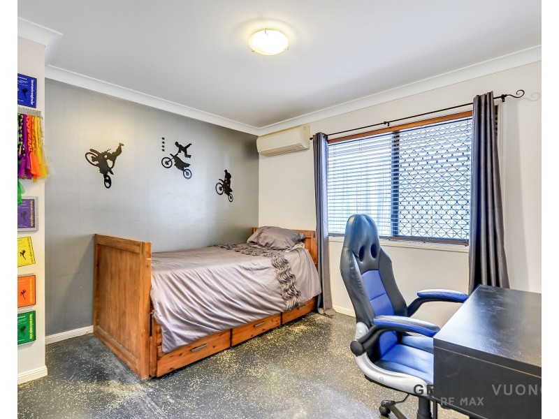 21 Snowy River Cct, Forest Lake QLD 4078