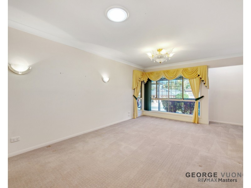 8 Glasshouse Cr, Forest Lake QLD 4078