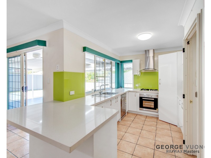 8 Glasshouse Cr, Forest Lake QLD 4078