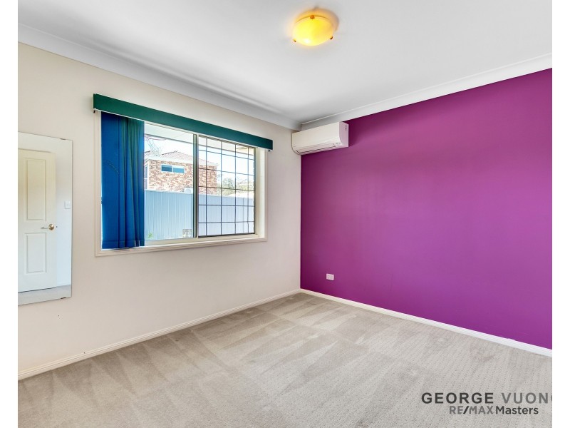 8 Glasshouse Cr, Forest Lake QLD 4078