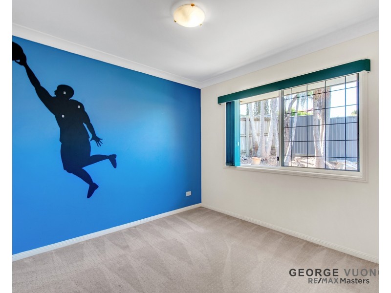 8 Glasshouse Cr, Forest Lake QLD 4078