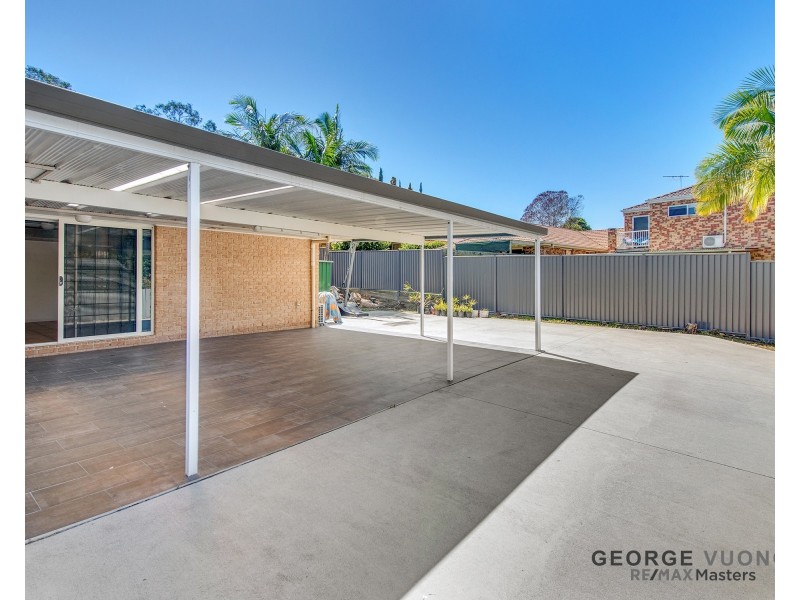 8 Glasshouse Cr, Forest Lake QLD 4078