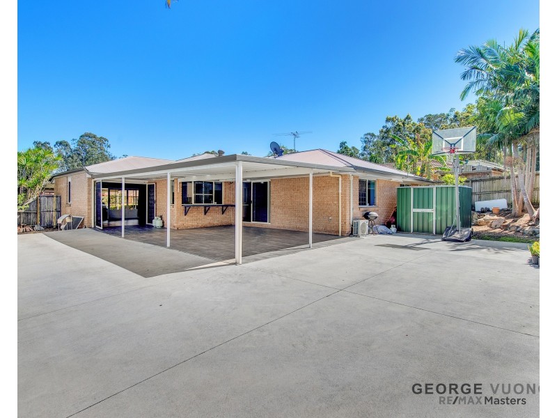 8 Glasshouse Cr, Forest Lake QLD 4078