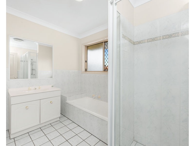1 Jade close, Robertson QLD 4109