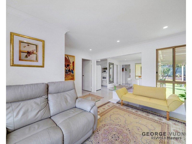 12 Hoop Pl, Forest Lake QLD 4078