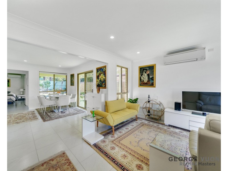 12 Hoop Pl, Forest Lake QLD 4078