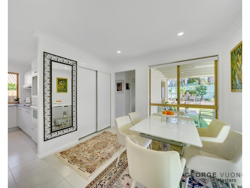 12 Hoop Pl, Forest Lake QLD 4078