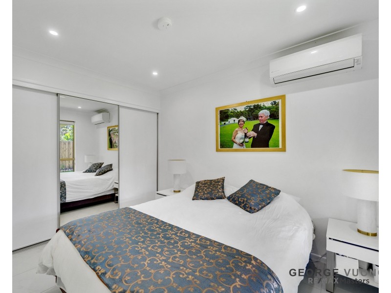 12 Hoop Pl, Forest Lake QLD 4078