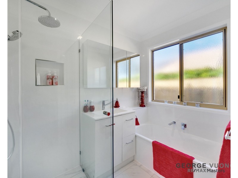 12 Hoop Pl, Forest Lake QLD 4078