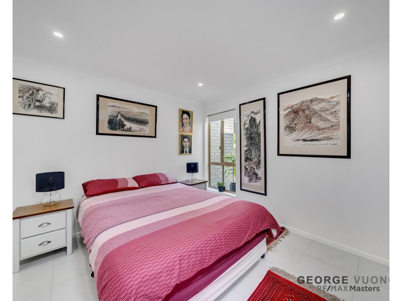 12 Hoop Pl, Forest Lake QLD 4078