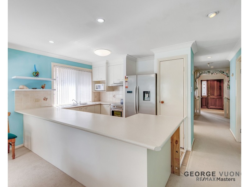 16 Hoop Pl, Forest Lake QLD 4078