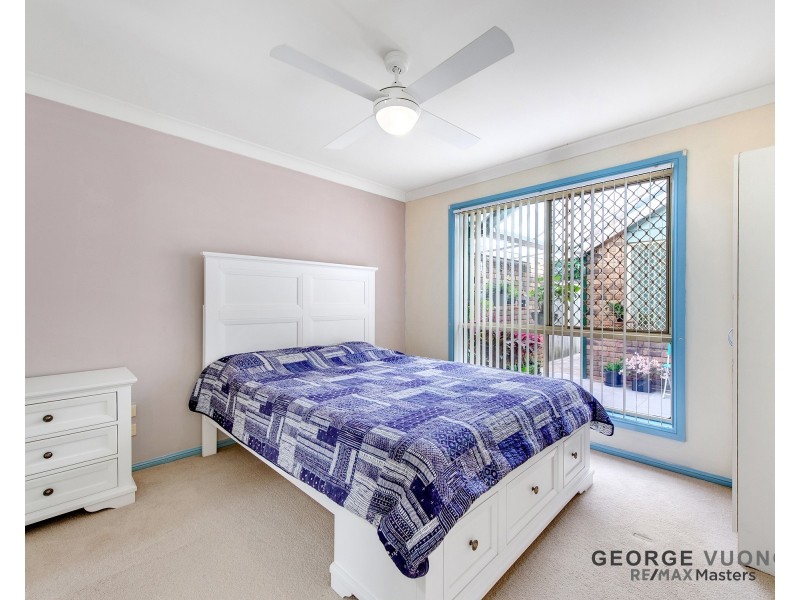 16 Hoop Pl, Forest Lake QLD 4078