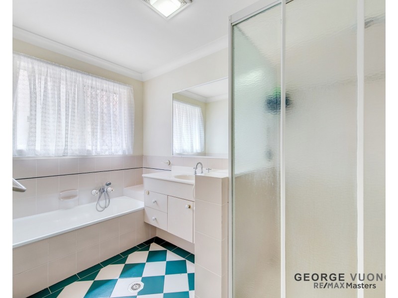 16 Hoop Pl, Forest Lake QLD 4078