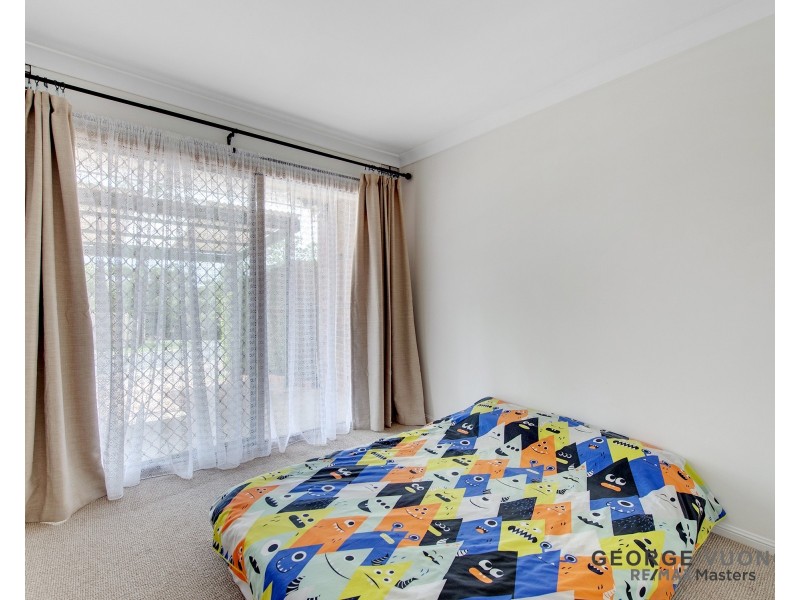 16 Hoop Pl, Forest Lake QLD 4078