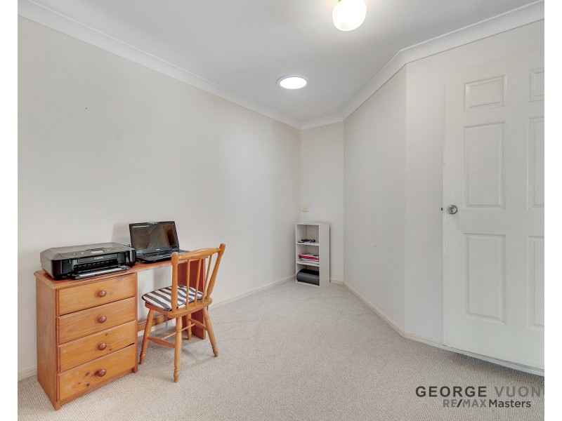 16 Hoop Pl, Forest Lake QLD 4078