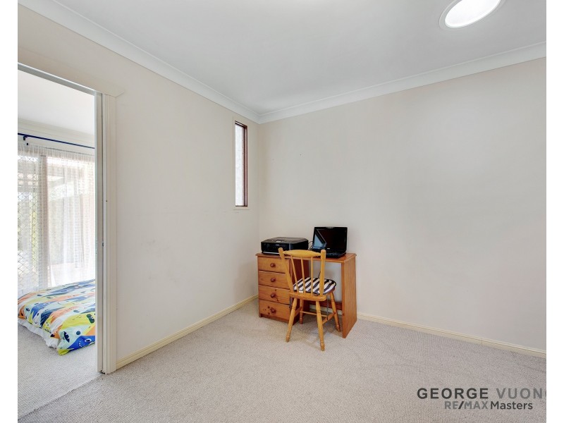 16 Hoop Pl, Forest Lake QLD 4078