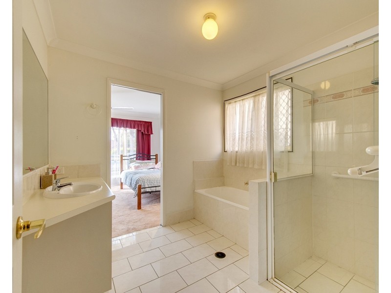 5 Hillbrook Way, Forest Lake QLD 4078