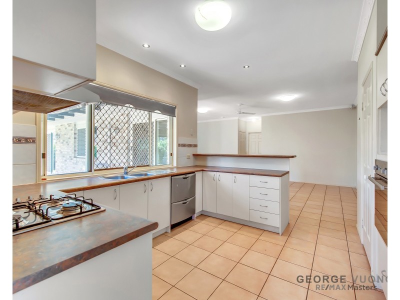 16 Chelsea Pl, Forest Lake QLD 4078