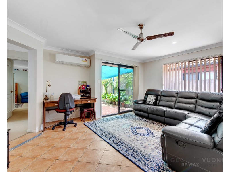 6 Wren Cl, Forest Lake QLD 4078
