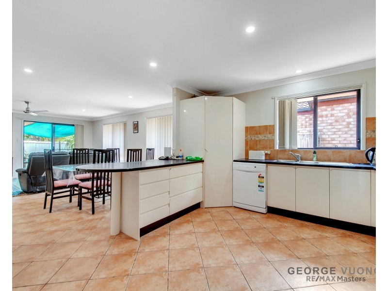 6 Wren Cl, Forest Lake QLD 4078