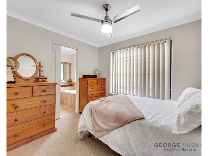 6 Wren Cl, Forest Lake QLD 4078